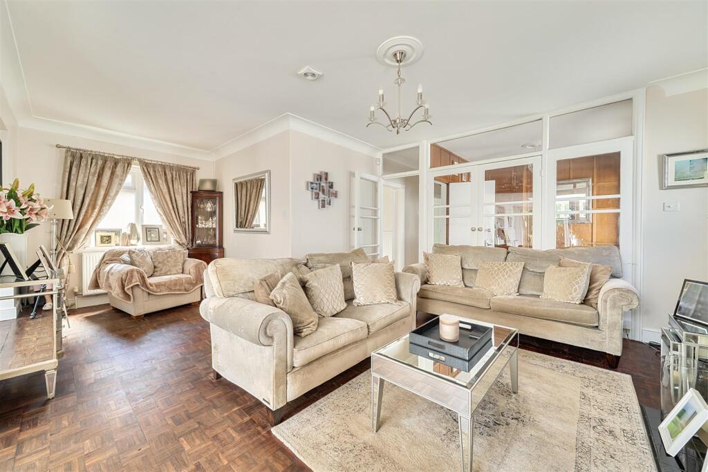 House in Orpington, Poverest, St Mary Cray - View 4