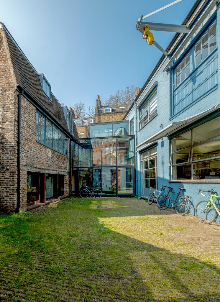 1 Rawstorne Place - Courtyard
