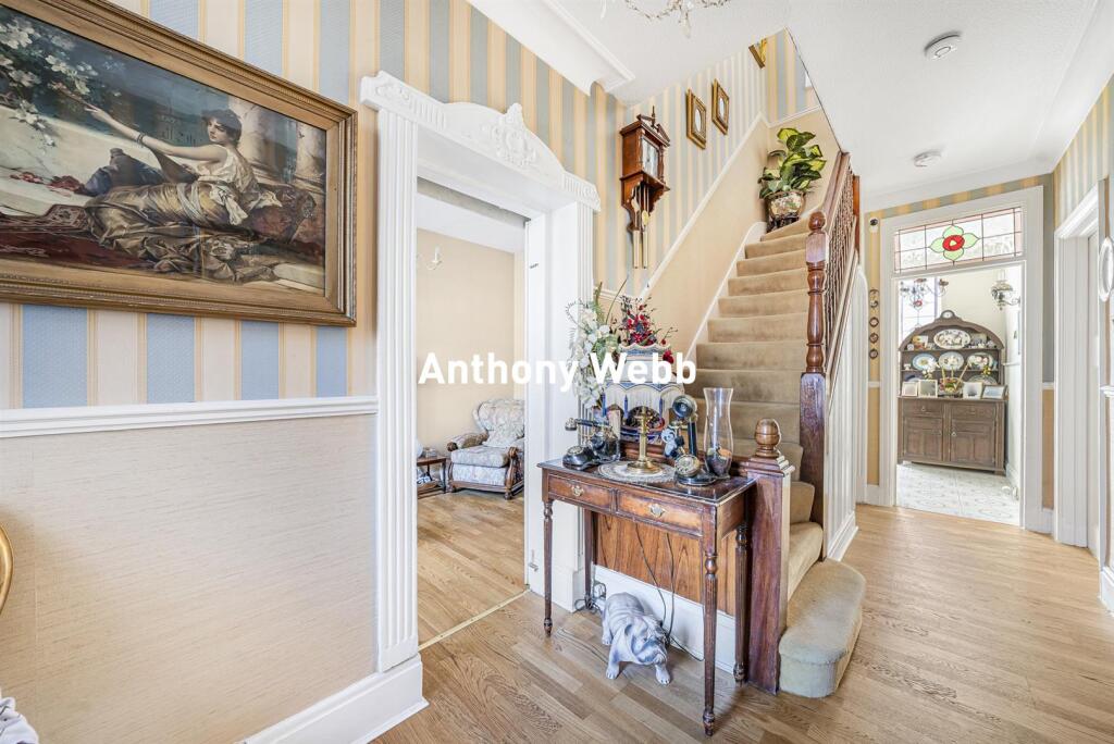 Woodland Way, Winchmore Hill, N21 photo 3