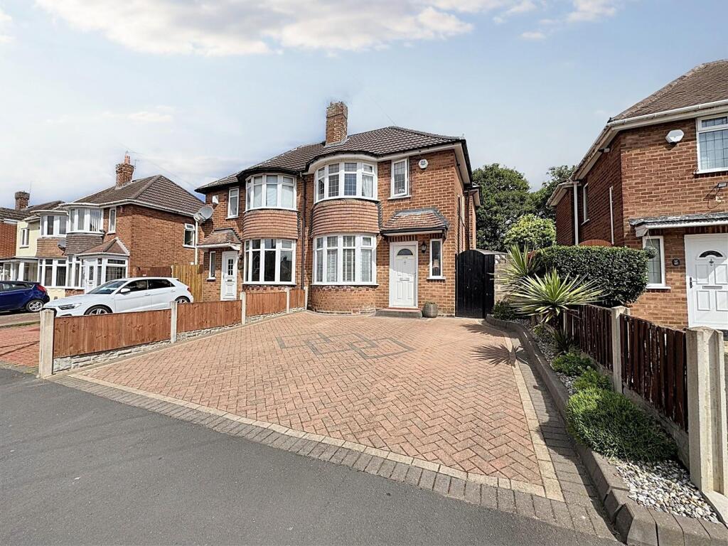 2-bed semi-detached on Waddington Avenue, Great Barr, Birmingham, £240,000