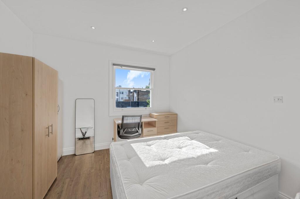House in London - View 3