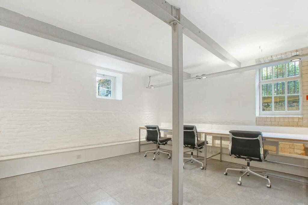 46 Kingsway Place