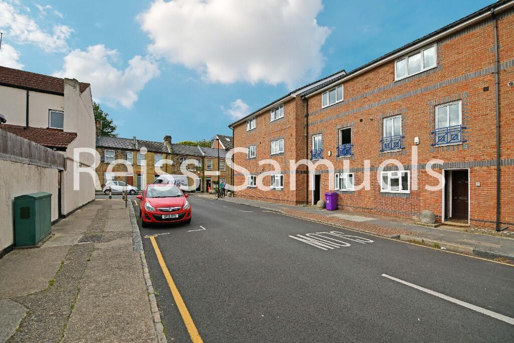 5 bedroom terraced house for rent
