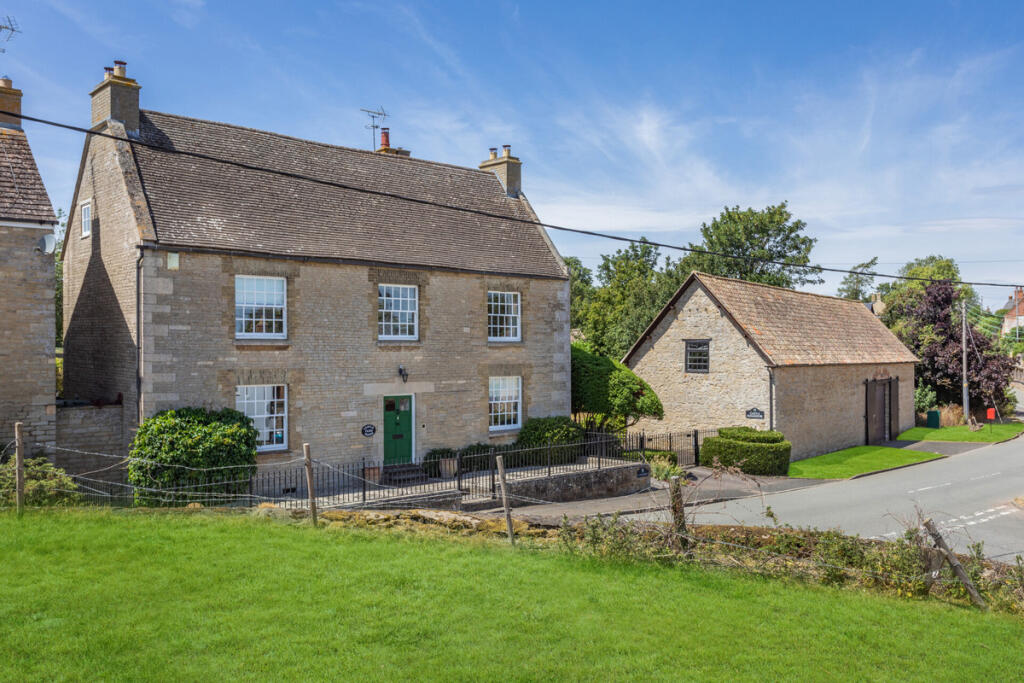 Main image of property: Castle Farm House, High Street, Kettering NN14 3DF