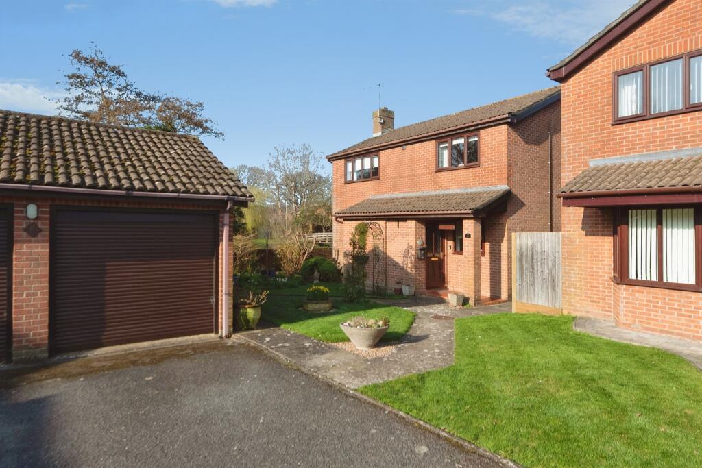 Main image of property: Great Mead, Denmead, Waterlooville