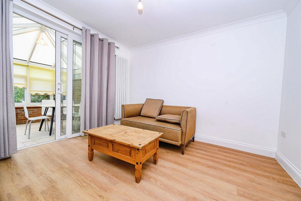 House in Luton - View 4