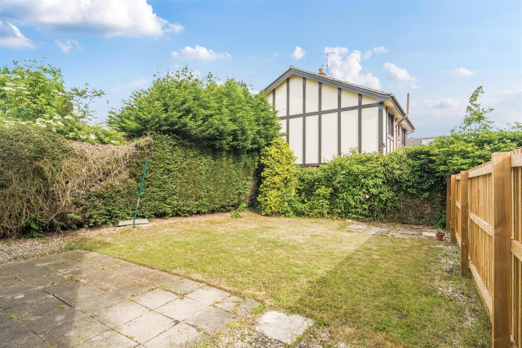 Elm Avenue, Ashby-De-La-Zouch. LE65 photo 2
