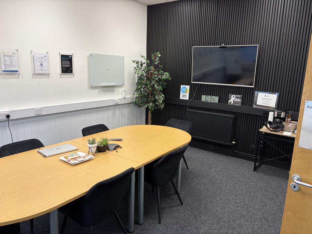 Main image of property: Unit A Kingsway Industrial Estate, Kingsway, Luton, Bedfordshire, LU1