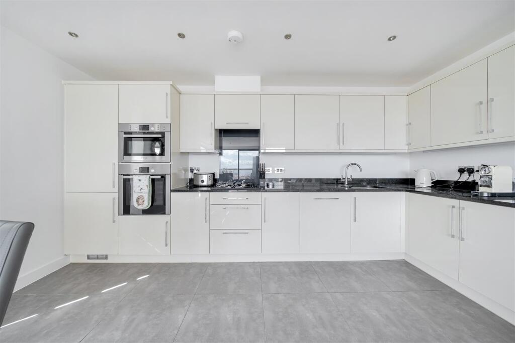 Apartment in Bournemouth - View 3