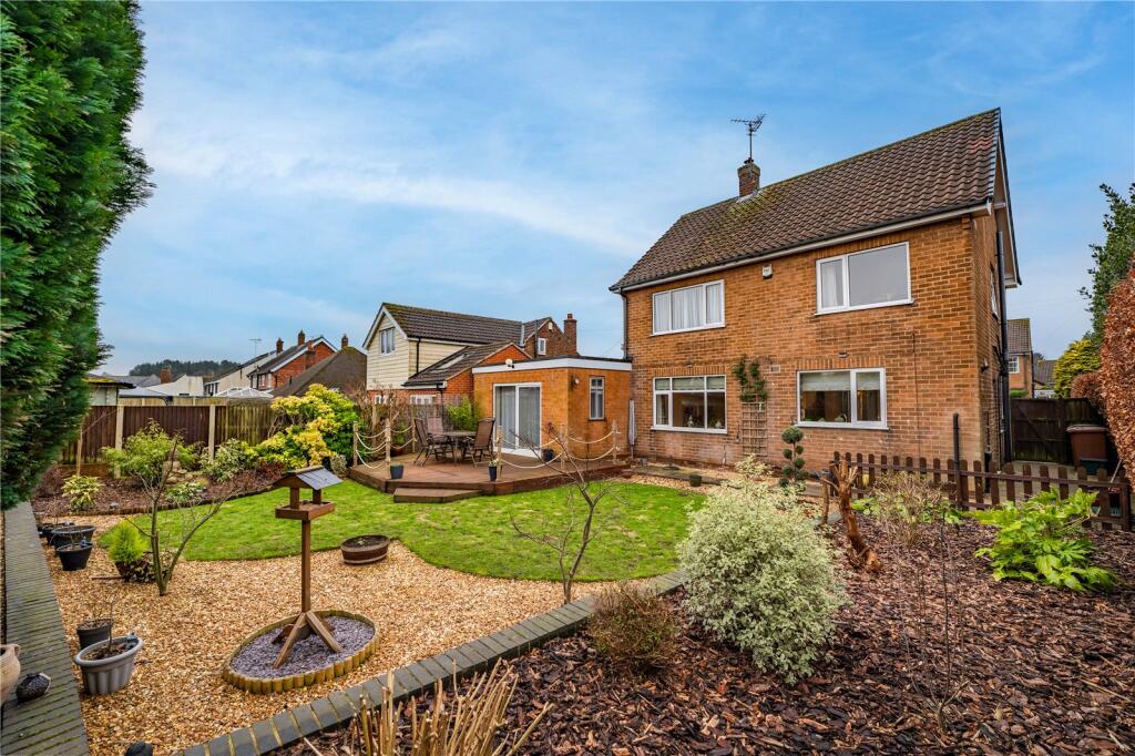 Main image of property: Longdale Avenue, Ravenshead, Nottingham, Nottinghamshire, NG15