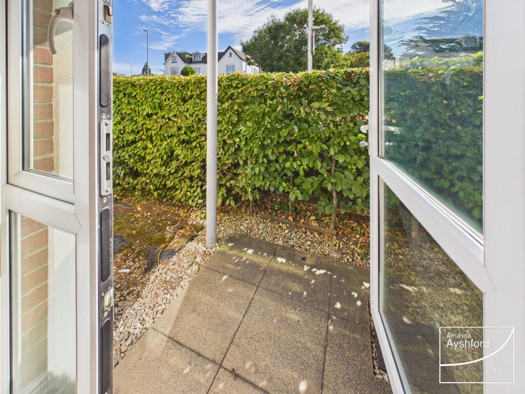 Apartment in Torquay, Torbay - More