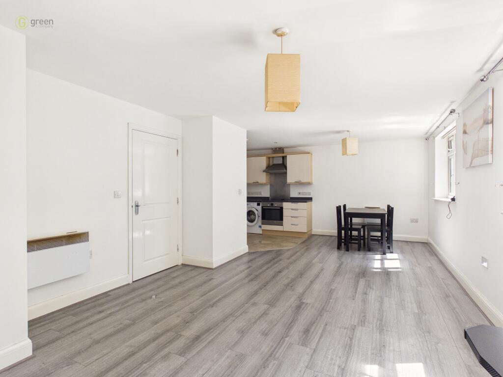 Apartment in Sandwell, West Midlands - View 2