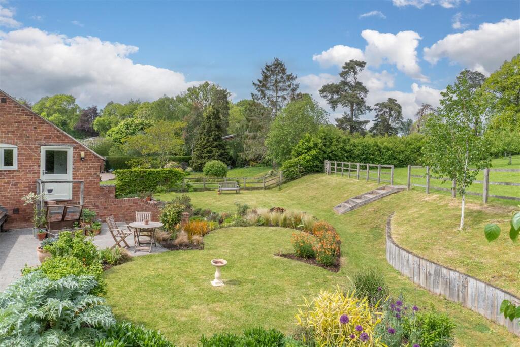 House in Worcester - View 2