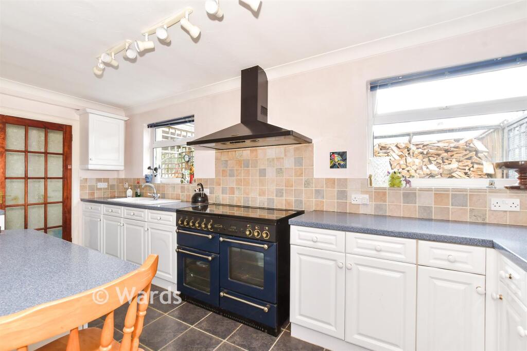 House in Tonbridge and Malling, Snodland - More