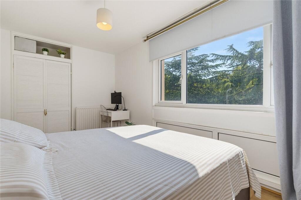 Apartment in London - More