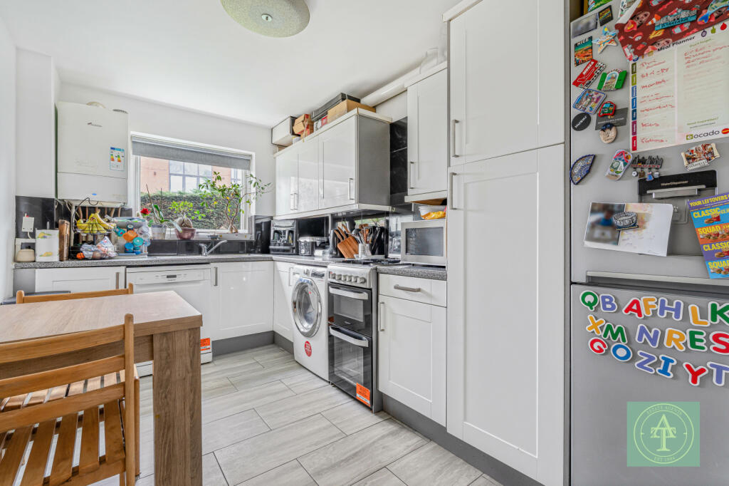 Grange Gardens, Southgate, London, N14 - View 5