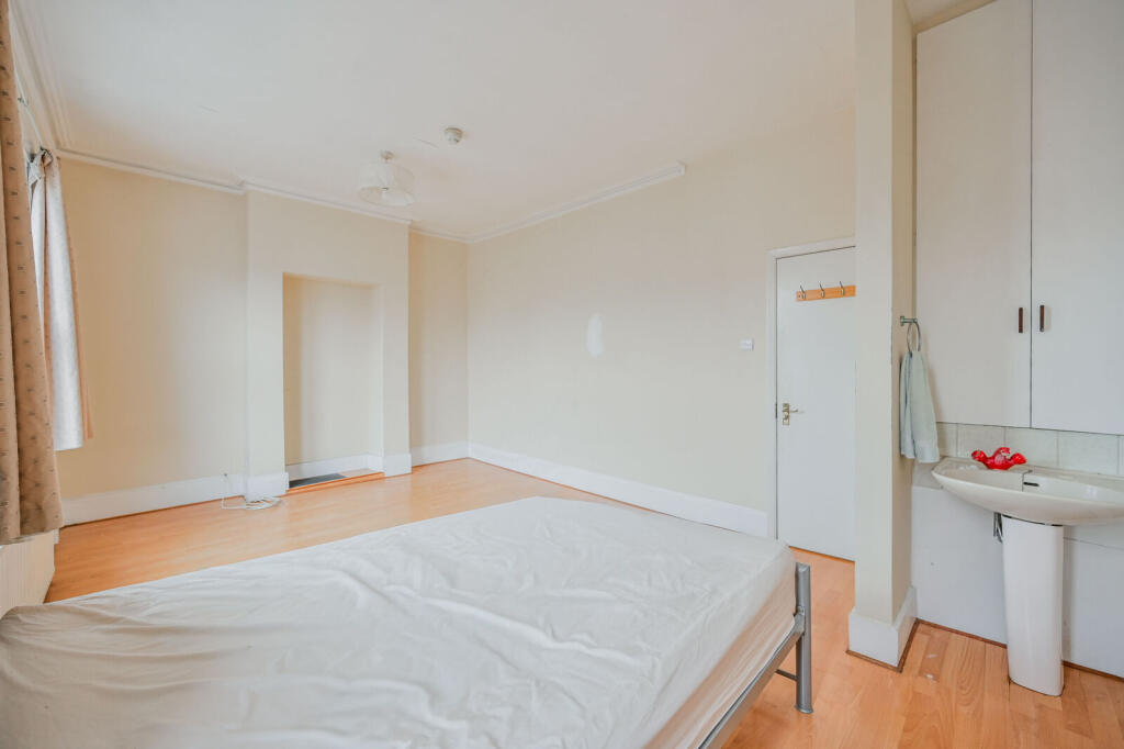 House in London - View 5