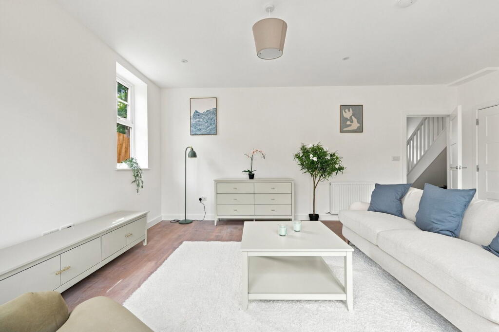 House in Redhill - View 5