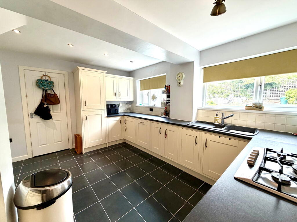 House in Barnsley, Dodworth - View 5