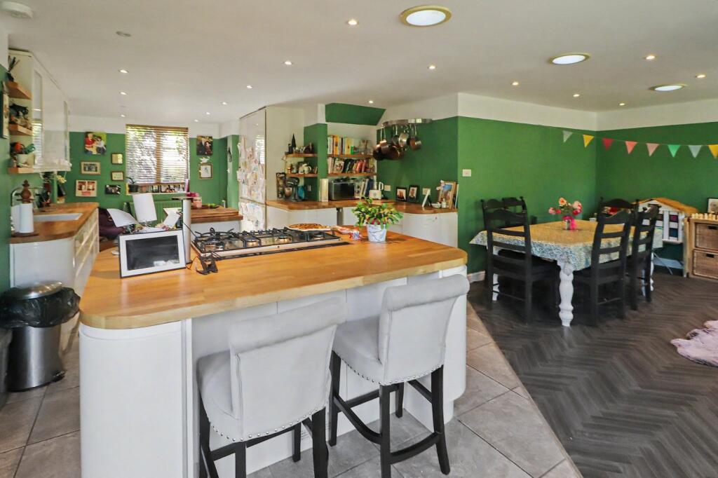 House in Stevenage, Roebuck - More