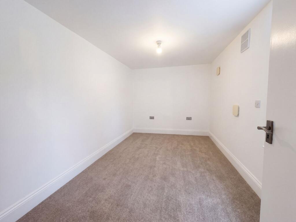 Apartment in Maidstone, Kent - More