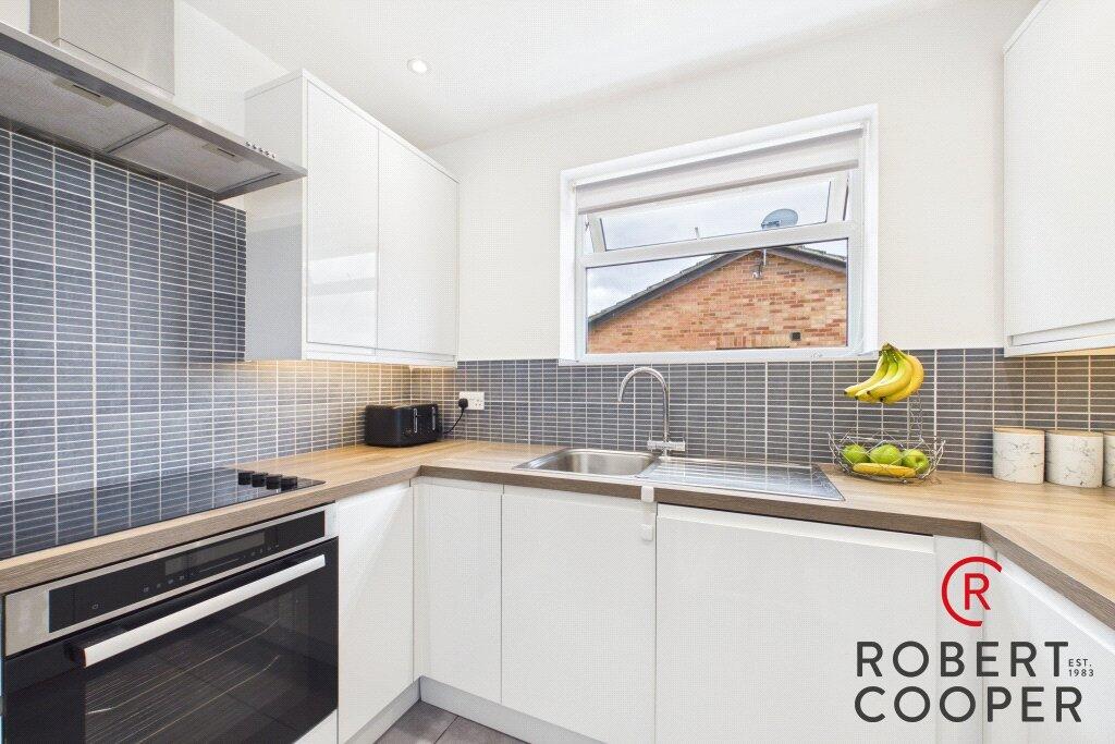 Great Central Avenue, South Ruislip, Middlesex, HA4 photo 3