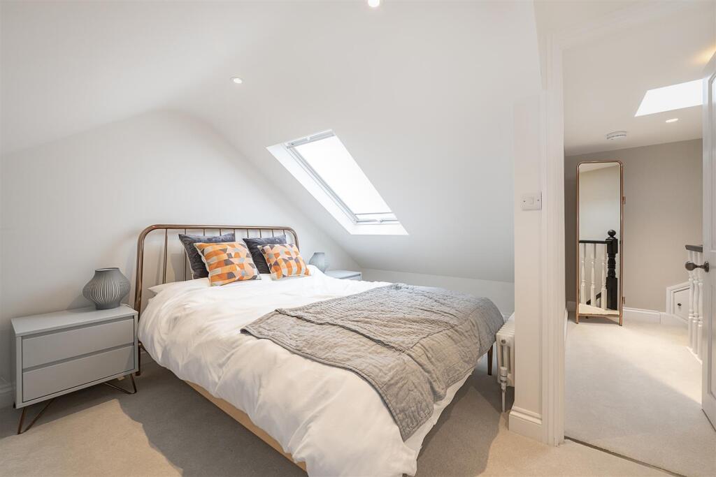 Additional image 8 of Park Mount, Harpenden