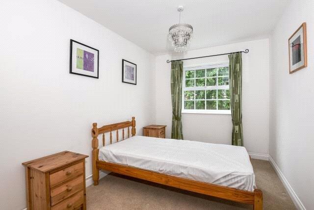 Apartment in Spelthorne, Charlton - More