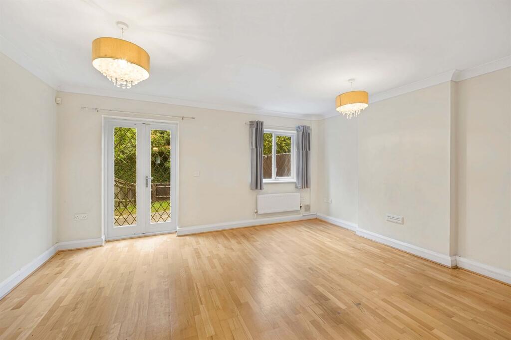 Shirleys Drive, Prestbury, SK10 photo 3