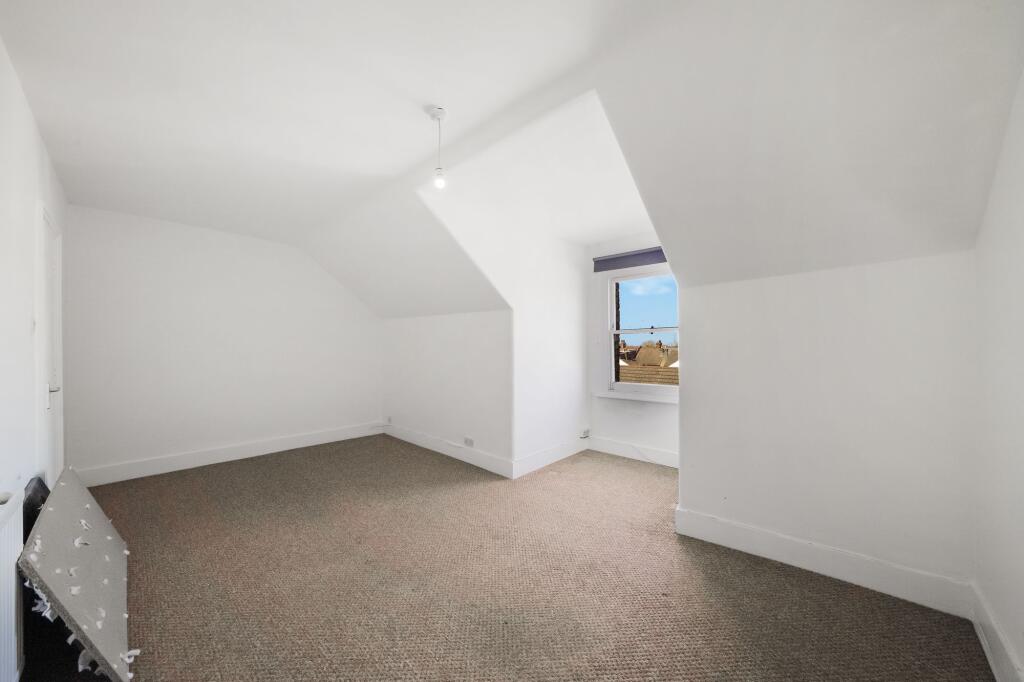 Apartment in Croydon - More