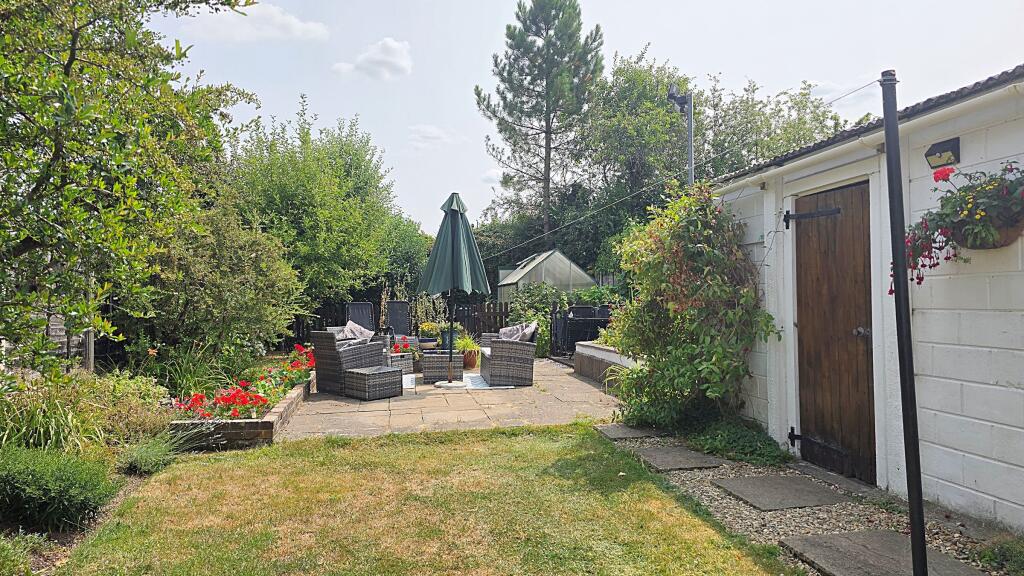Vicarage Road, Coalpit Heath, Bristol BS36 photo 2