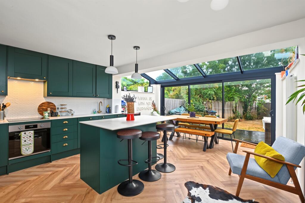 House in Dacorum, Tring - View 2