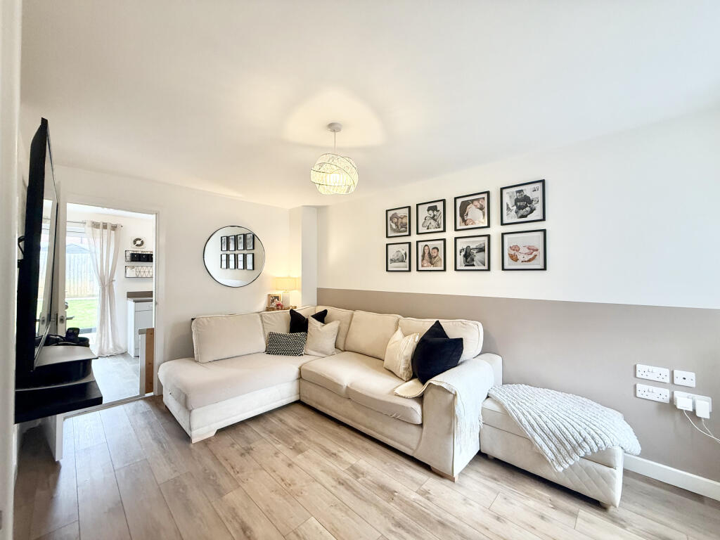 Heron Drive, Houndstone, Yeovil, Somerset – další