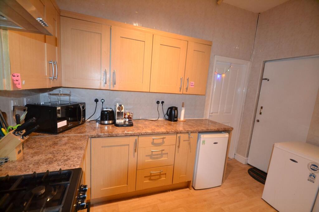 2 bedroom house share for rent