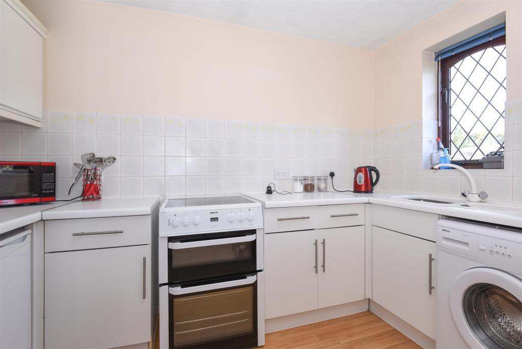Apartment in Eastleigh, Hedge End - View 5
