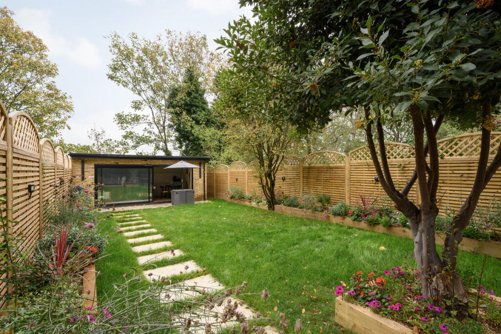 Stapleton Hall Road, London, N4 photo 4