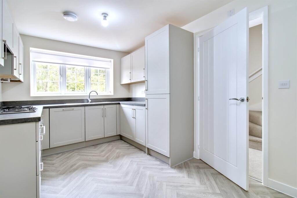 Main image of property: Gedling, 
Nottingham, 
NG4 4NF