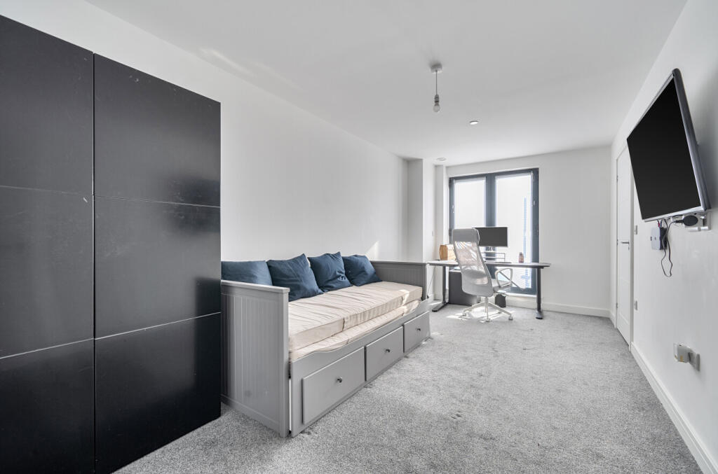 Apartment in Worthing, West Sussex - More