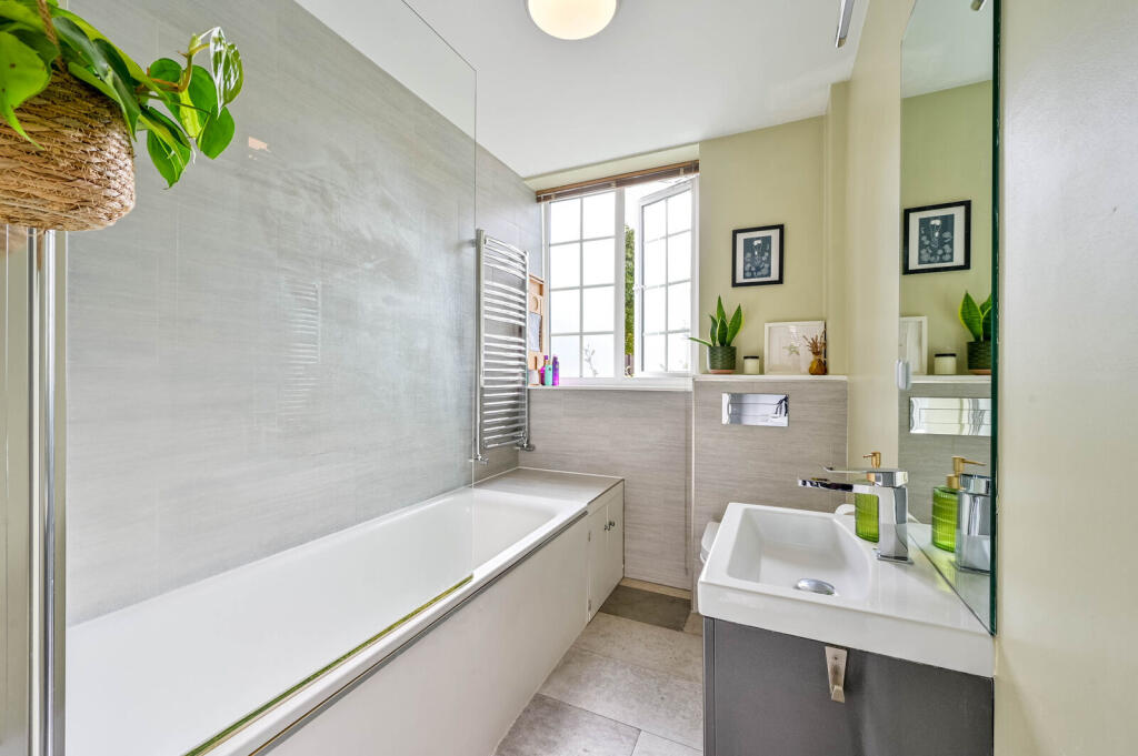 Apartment in London - View 5