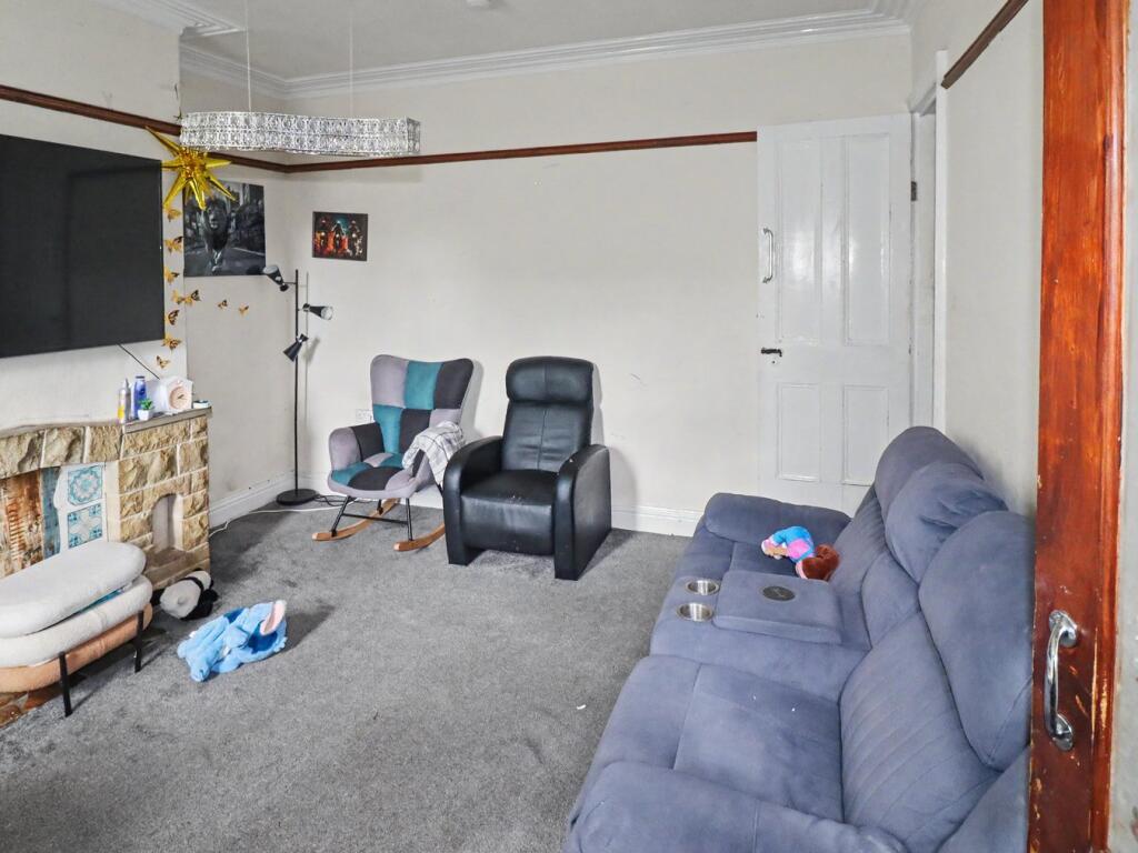 House in Bradford, West Yorkshire - View 4