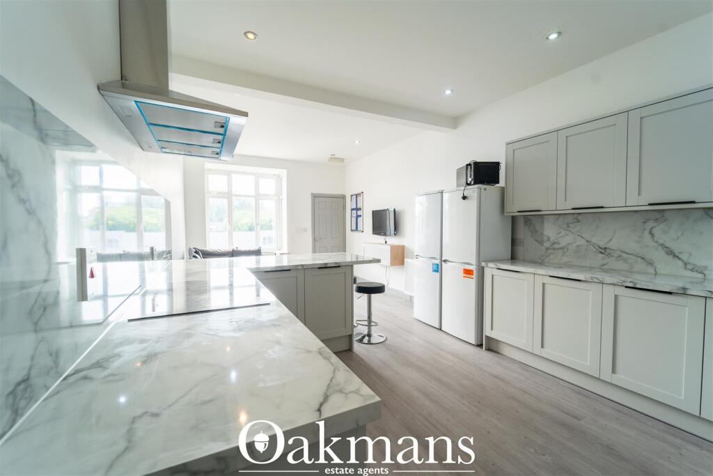 6 bedroom house for rent