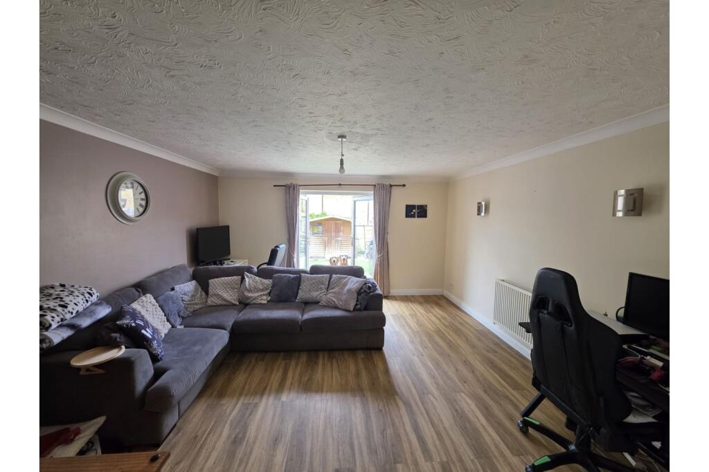 House in Newport - More