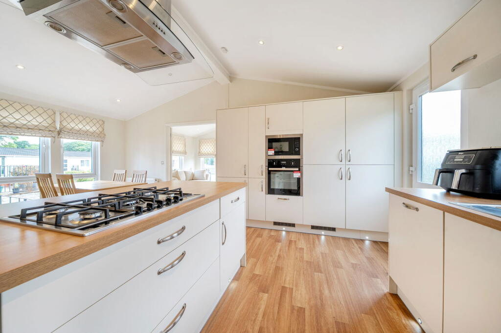Forest Edge Court, Great Hockham, Nr Thetford, Norfolk, IP24 1FQ photo 3