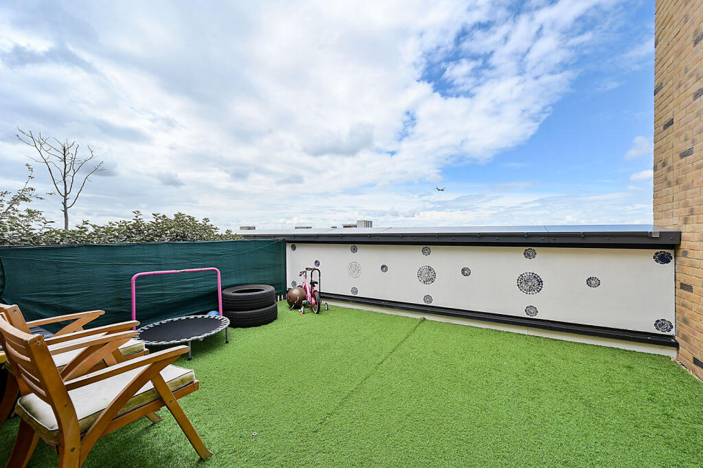 Main image of property: Silverhall House, 1d Alexandra Road, TW3 1FZ, Hounslow, TW3