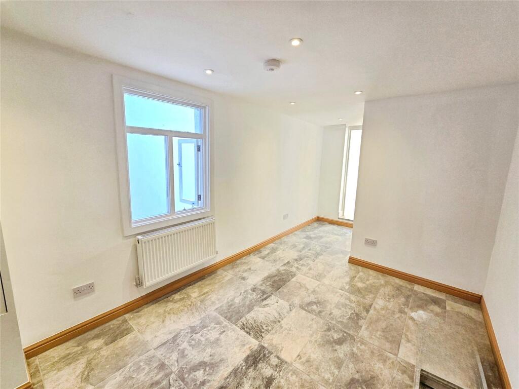 House in London, South Bermondsey, Peckham - More
