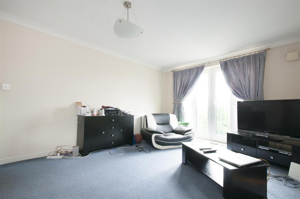 Apartment in Slough - View 4