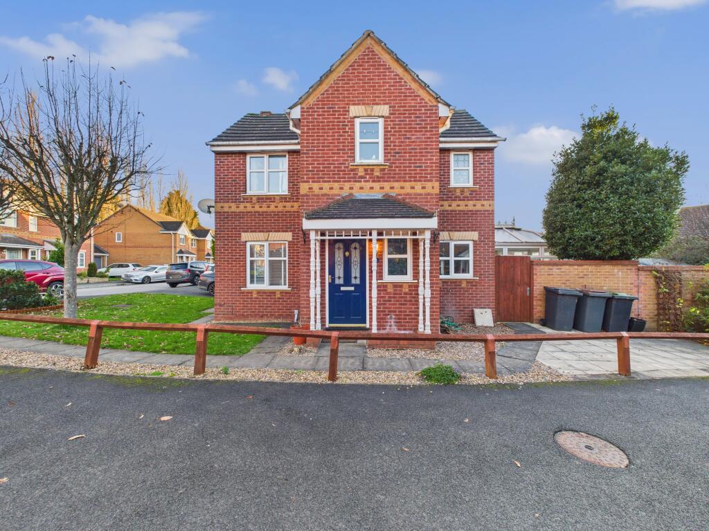 3-bed detached on Penshurst Way, Nuneaton, Warwickshire, £260,000