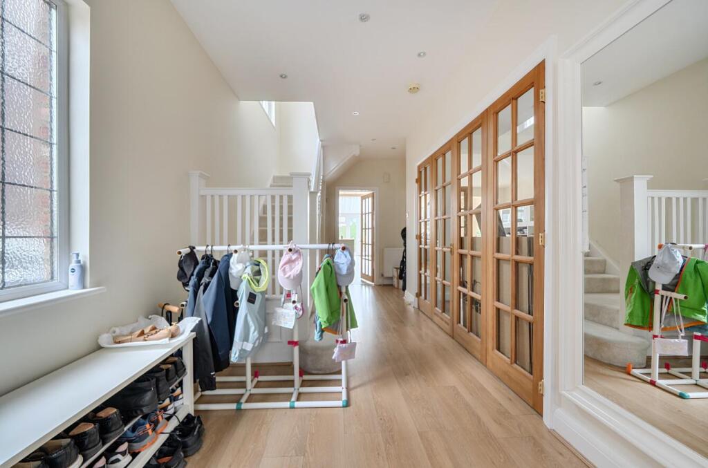 House in London - View 2