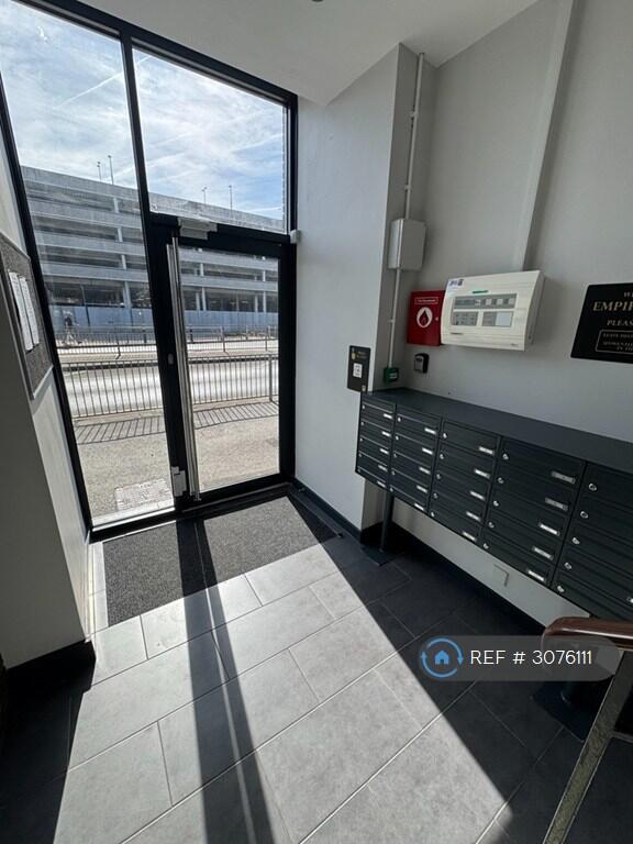 Apartment in Doncaster, City Centre, Hyde Park - View 3