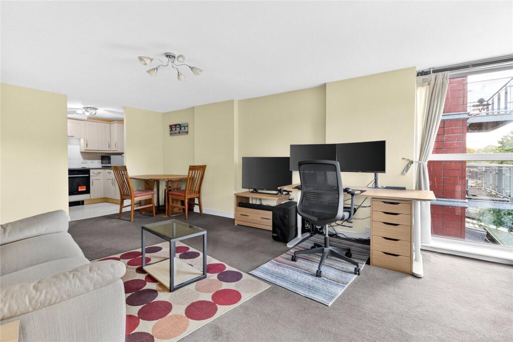 Apartment in Bracknell - View 4